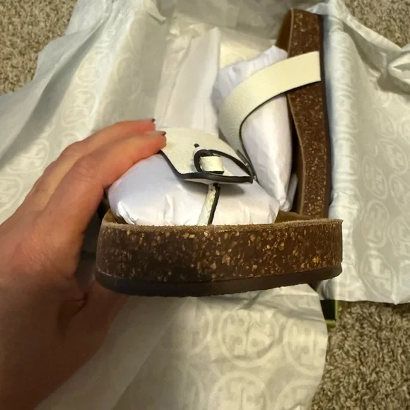 NWT Tory Burch size 9 cream leather thong sandal with silver hardware - Picture 12 of 14